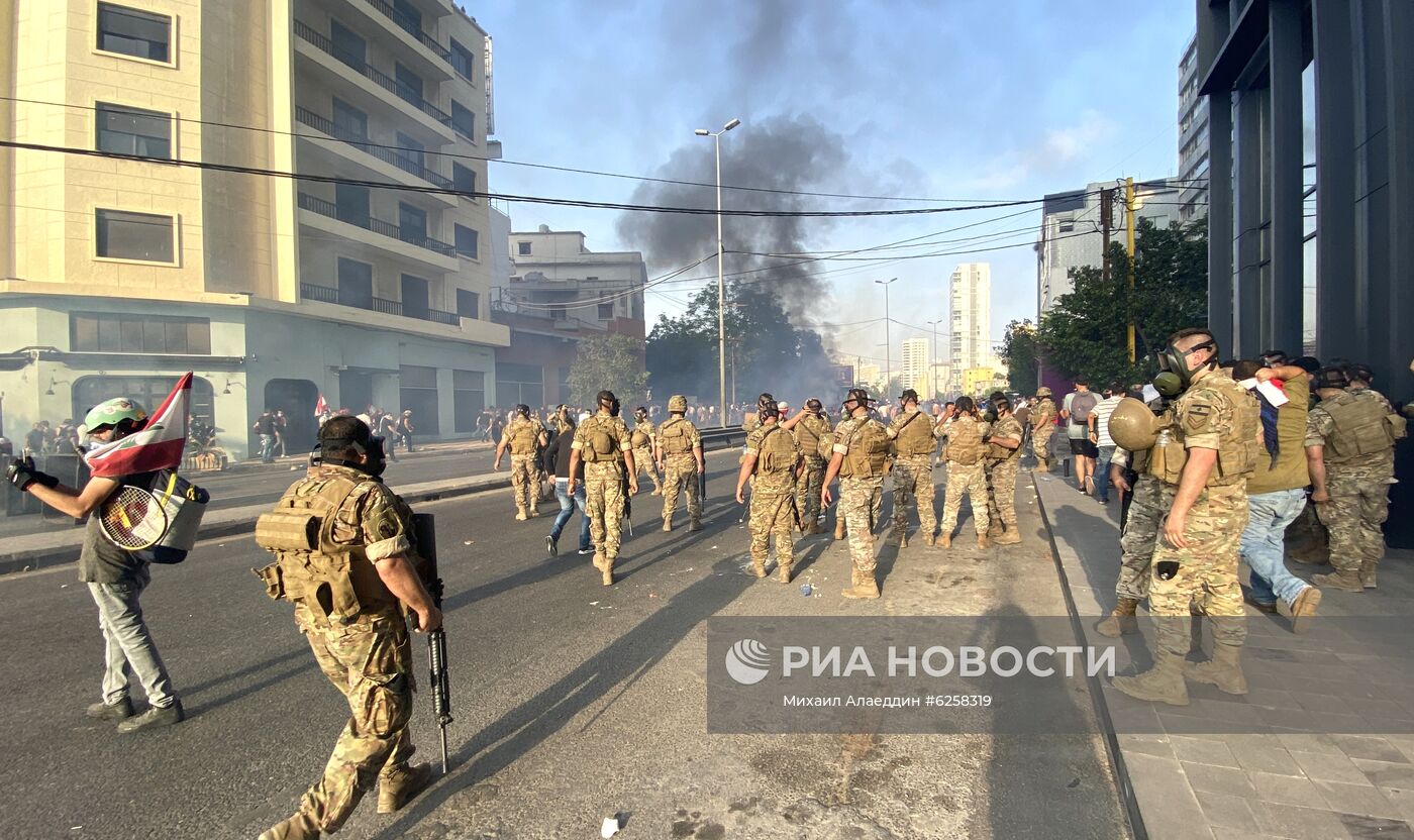 Акция протеста в Бейруте 