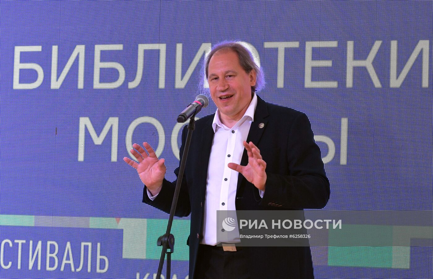 Книжный фестиваль "Красная площадь". День первый