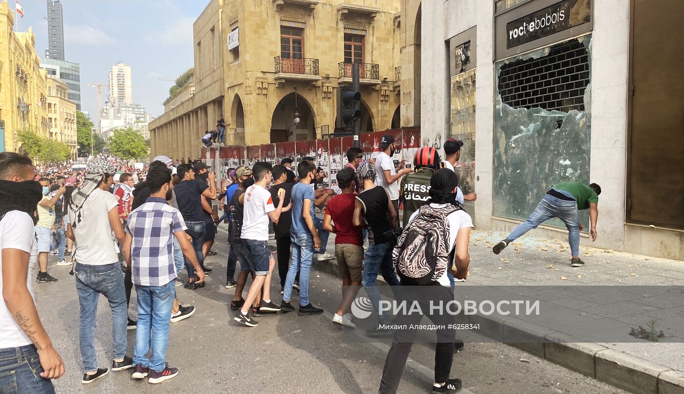 Акция протеста в Бейруте 