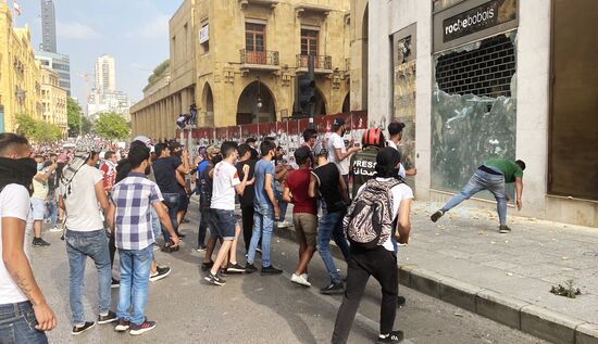 Акция протеста в Бейруте 