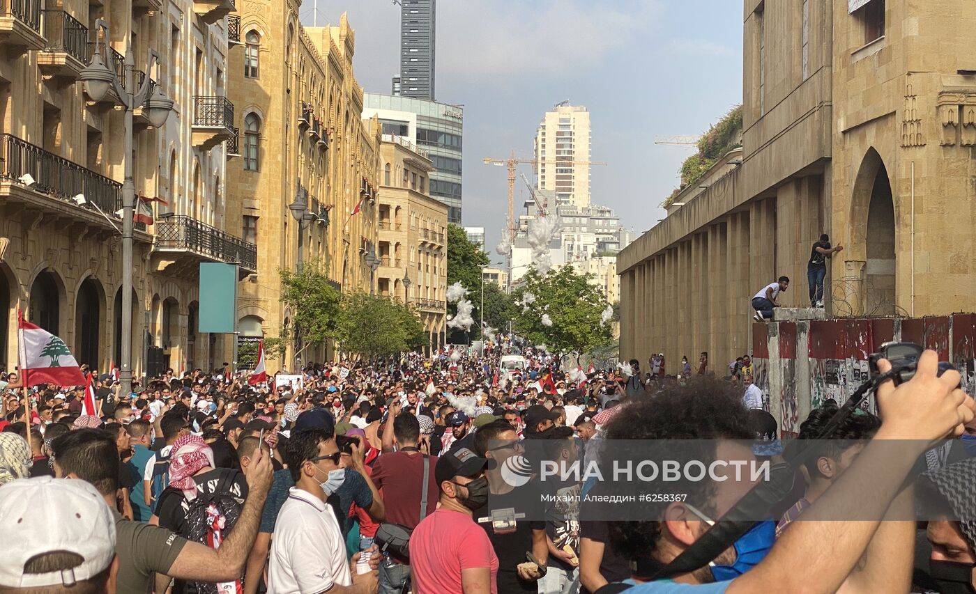 Акция протеста в Бейруте 