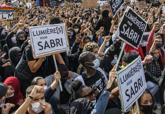 Протесты против произвола полиции в Париже