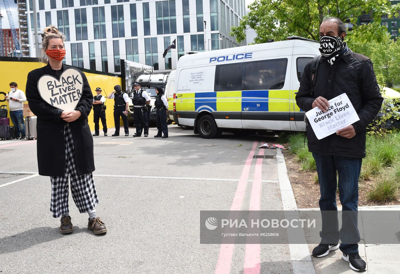 Протесты против произвола полиции в Великобритании