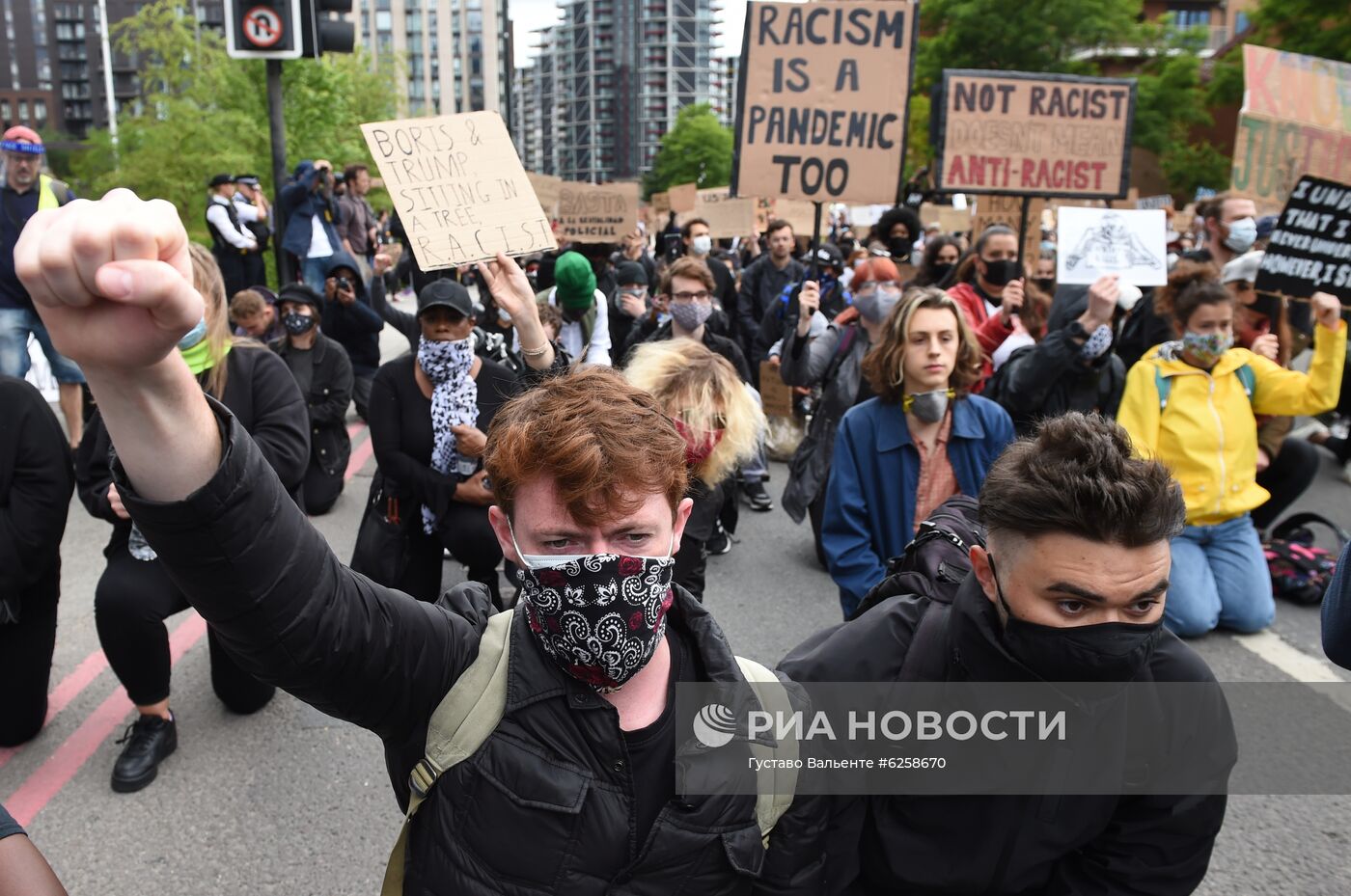 Протесты против произвола полиции в Великобритании