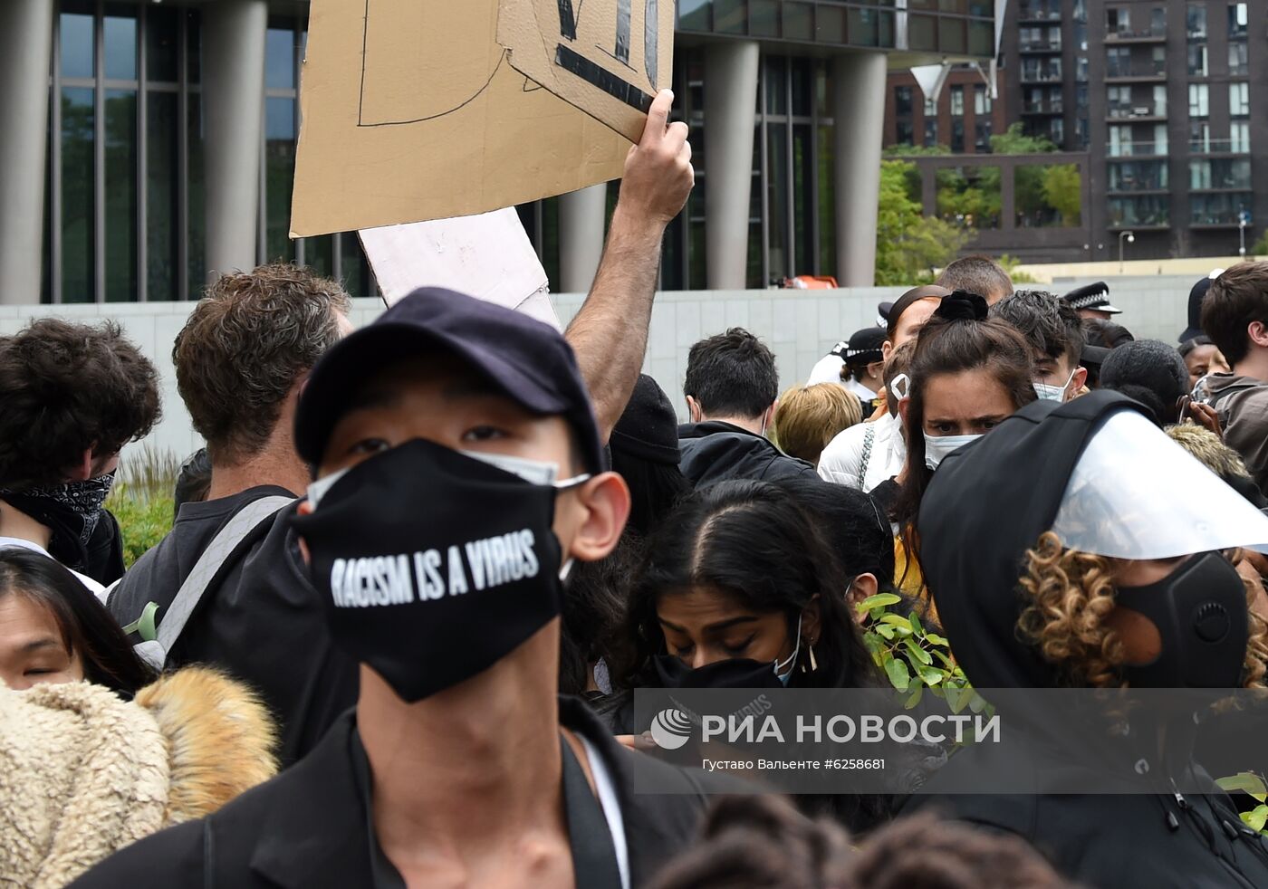 Протесты против произвола полиции в Великобритании