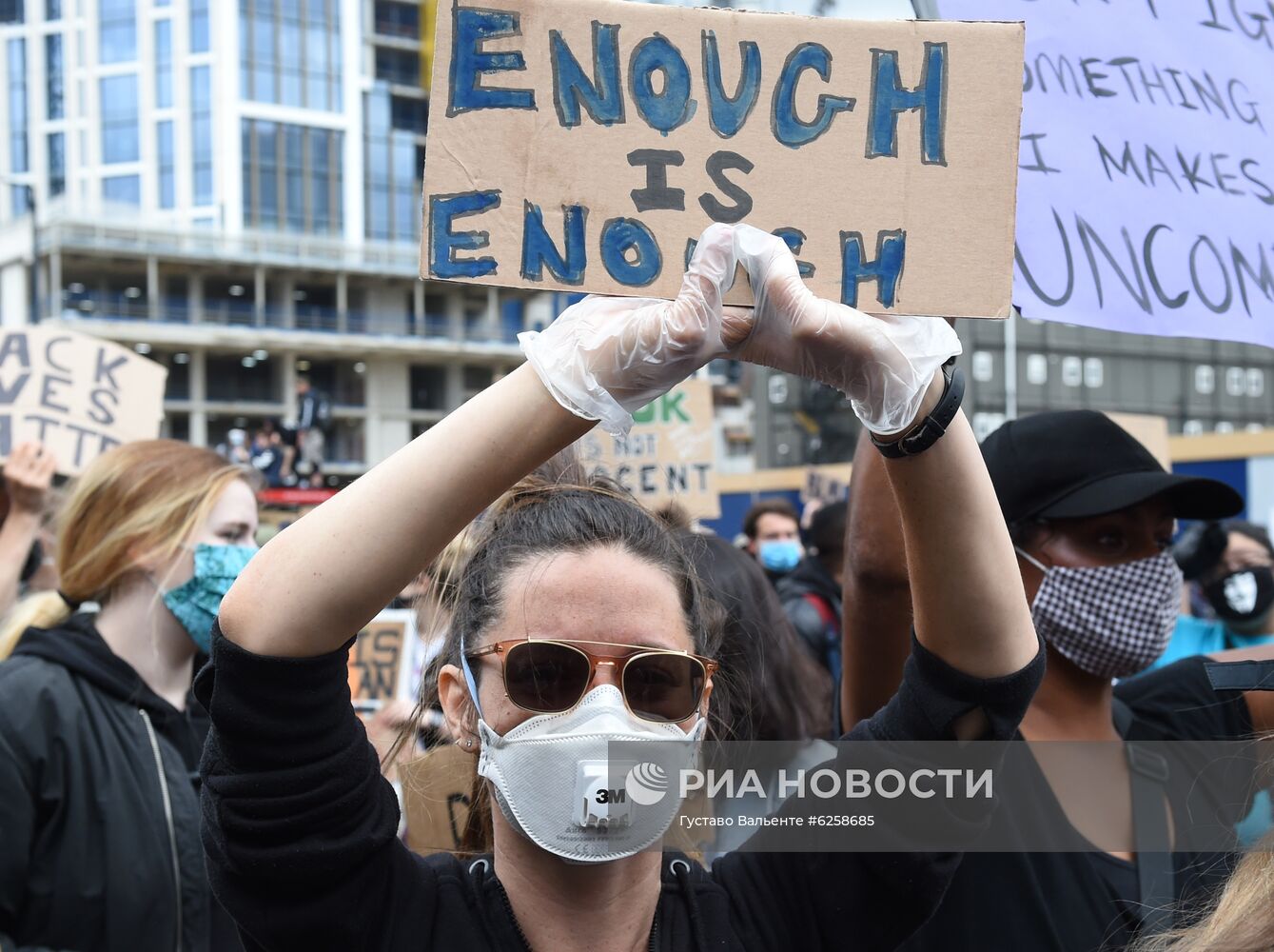 Протесты против произвола полиции в Великобритании