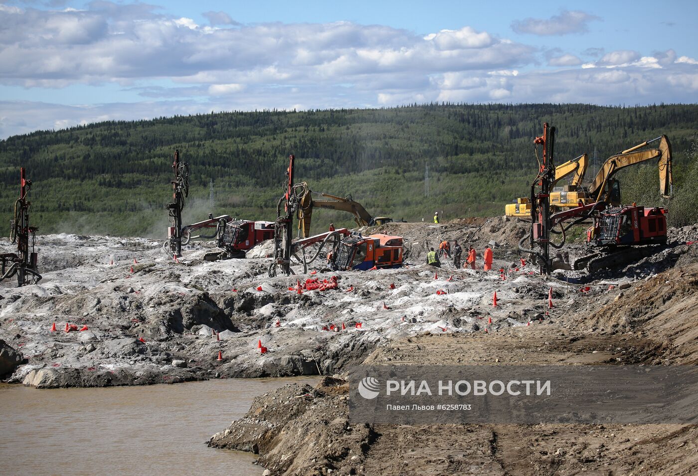 Строительство железной дороги в обход рухнувшего моста в Мурманской области