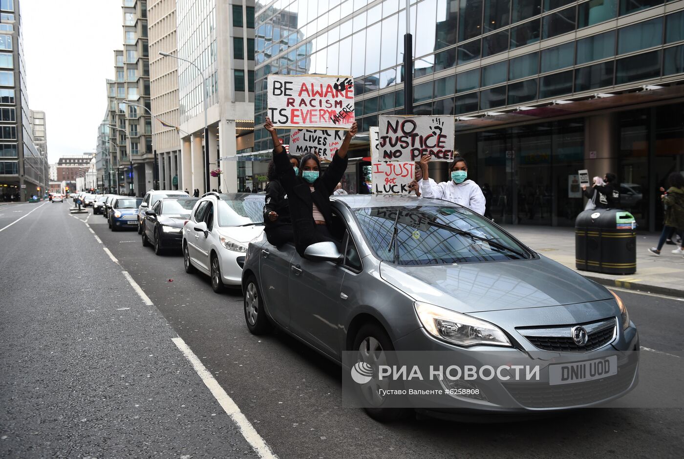 Протесты против произвола полиции в Великобритании