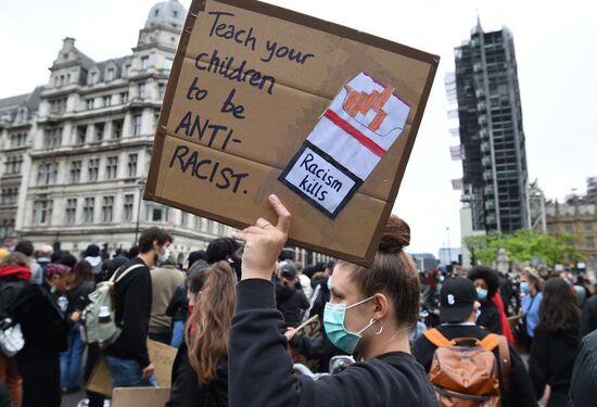 Протесты против произвола полиции в Великобритании