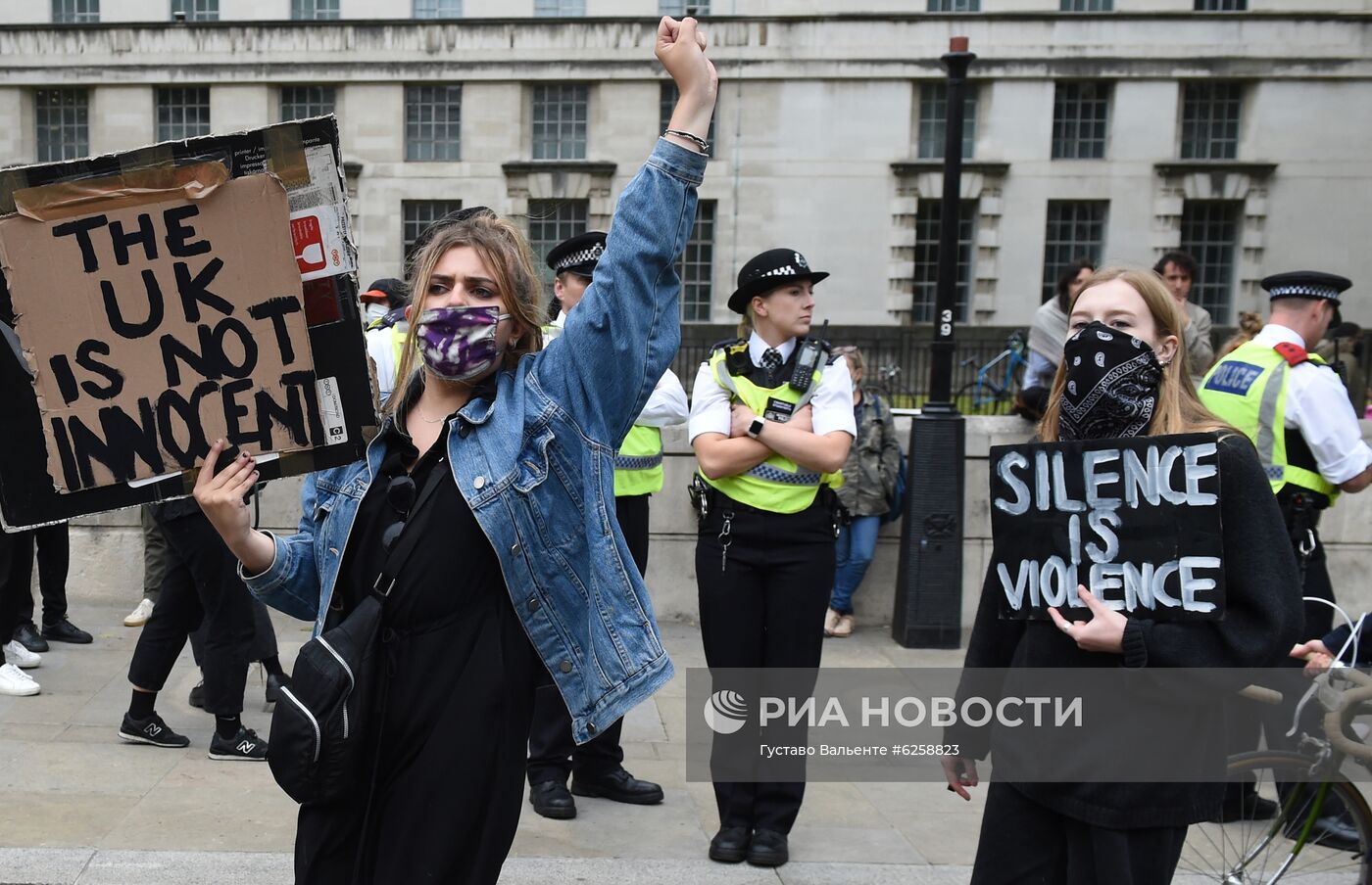 Протесты против произвола полиции в Великобритании