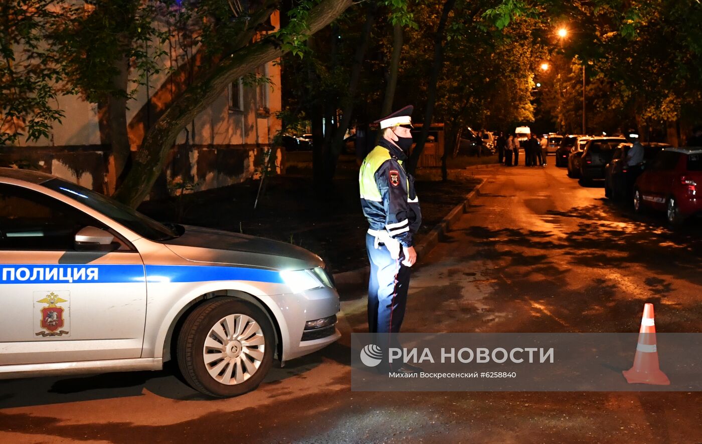 Неизвестный устроил стрельбу из окна в Москве