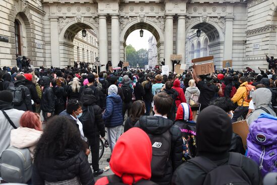 Протесты против произвола полиции в Великобритании