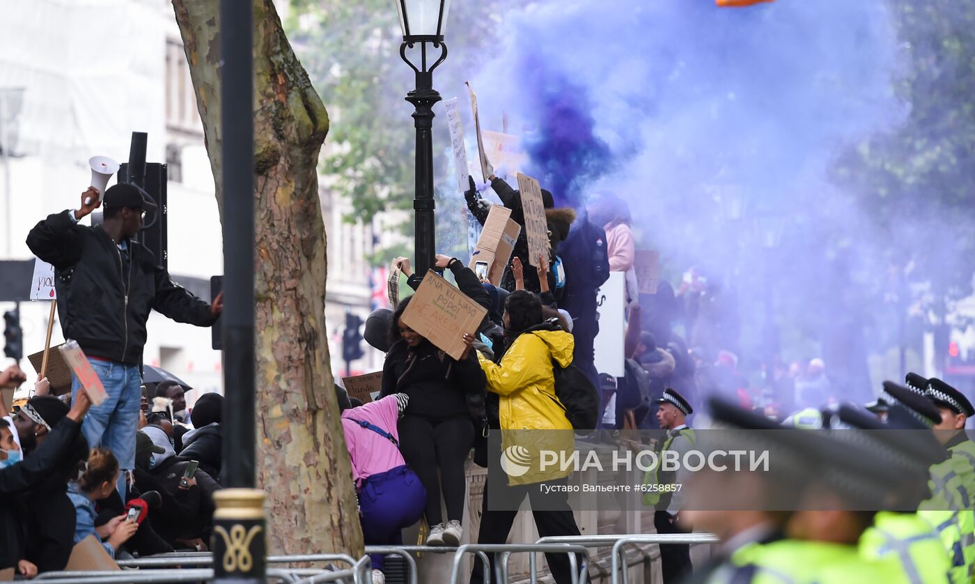 Протесты против произвола полиции в Великобритании