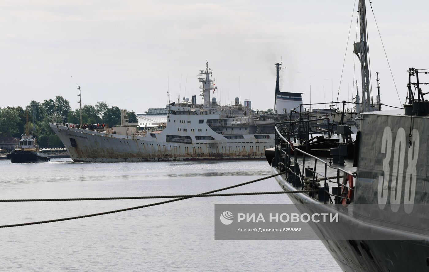 Возвращение судна "Адмирал Владимирский" из кругосветного плавания