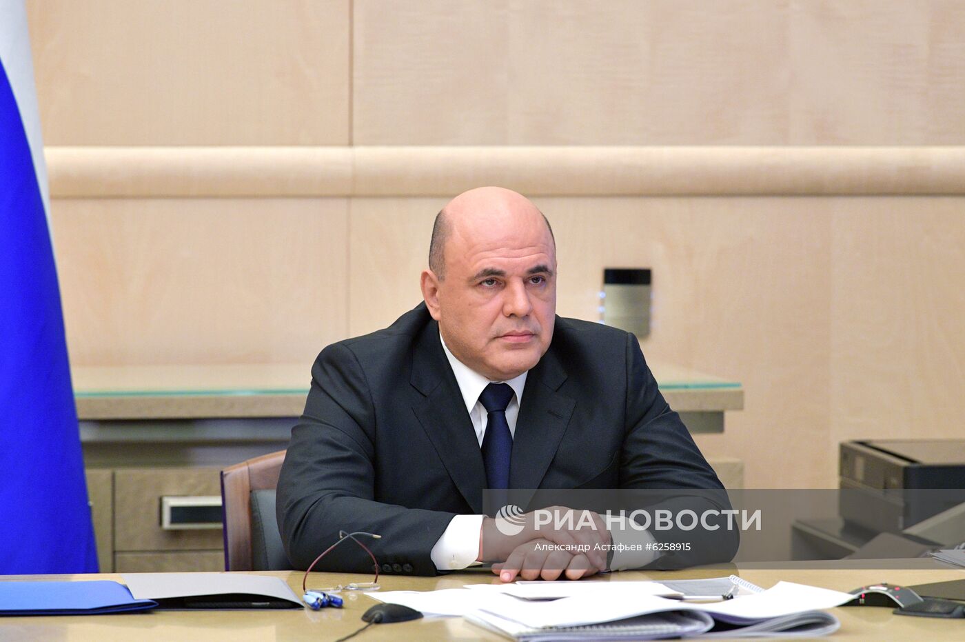 Премьер-министр РФ М. Мишустин провел оперативное совещание c вице-премьерами