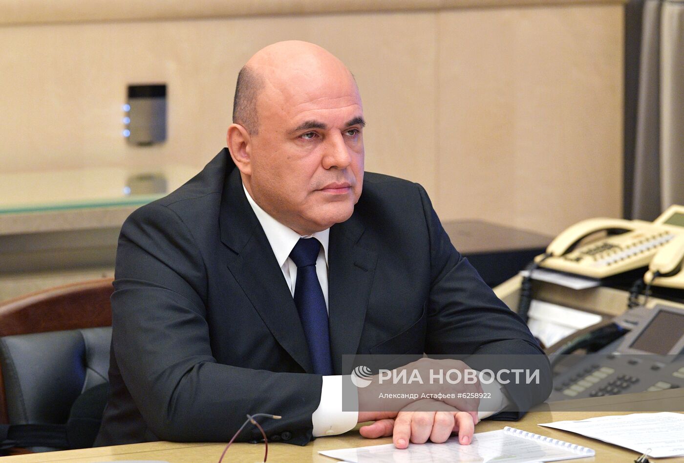 Премьер-министр РФ М. Мишустин провел оперативное совещание c вице-премьерами