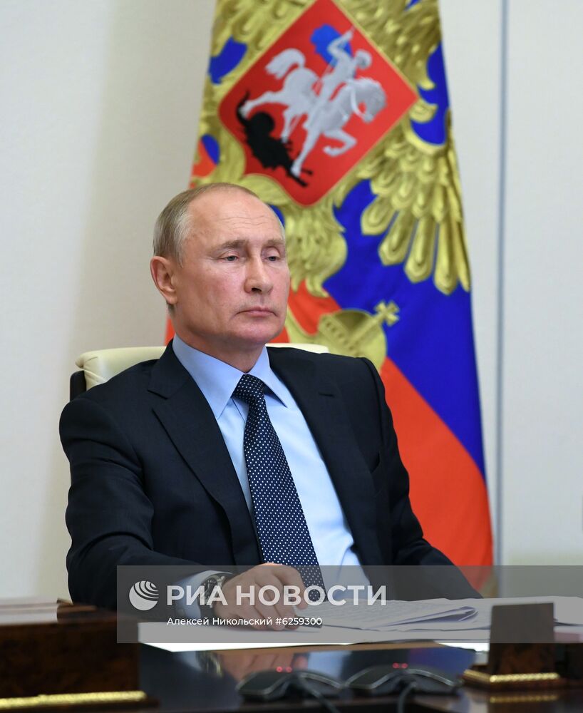 Президент РФ В. Путин провел встречу с главой Карелии А. Парфенчиковым