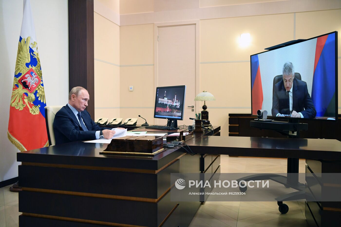 Президент РФ В. Путин провел встречу с главой Карелии А. Парфенчиковым