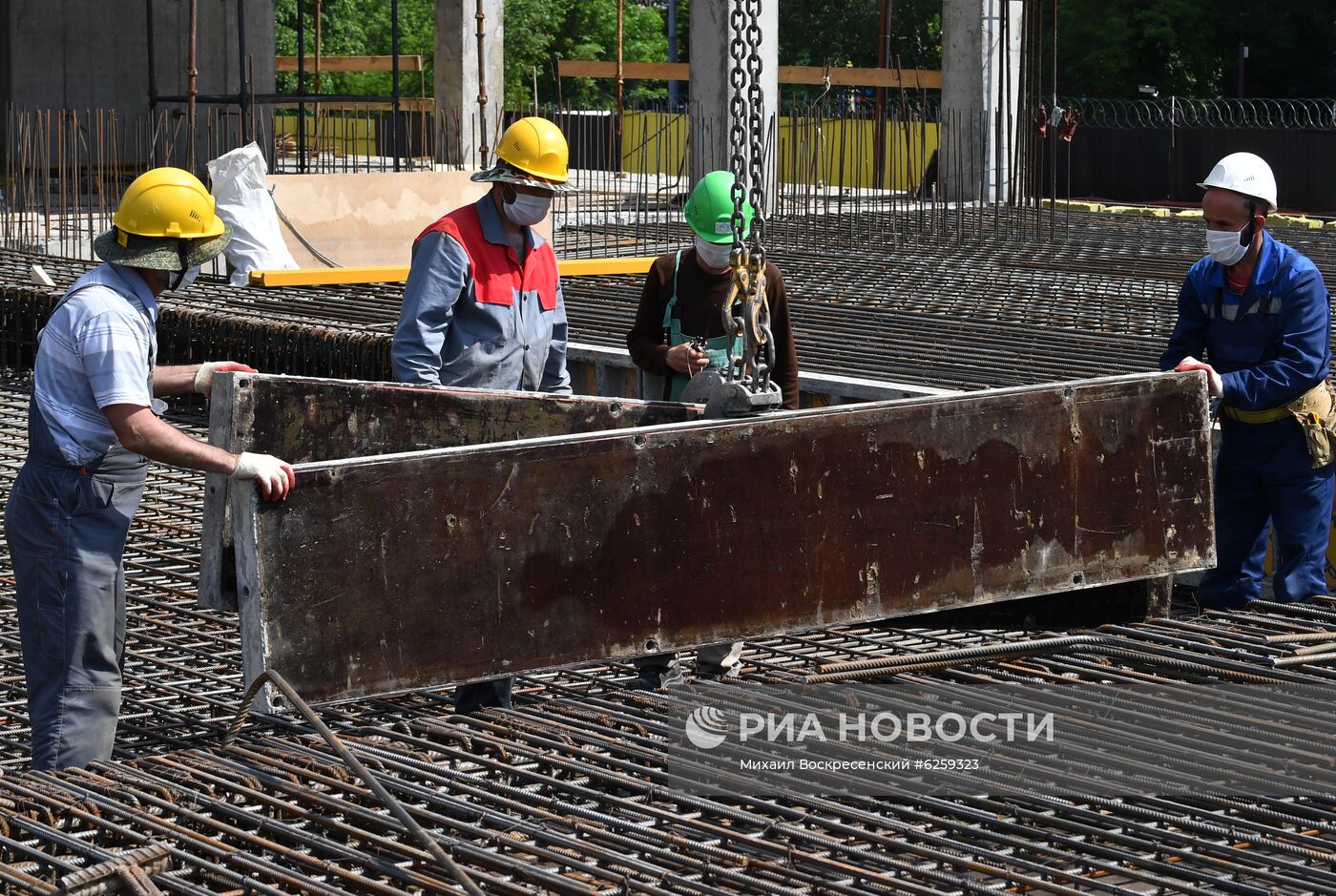 Строительство колеса обозрения "Солнце Москвы"