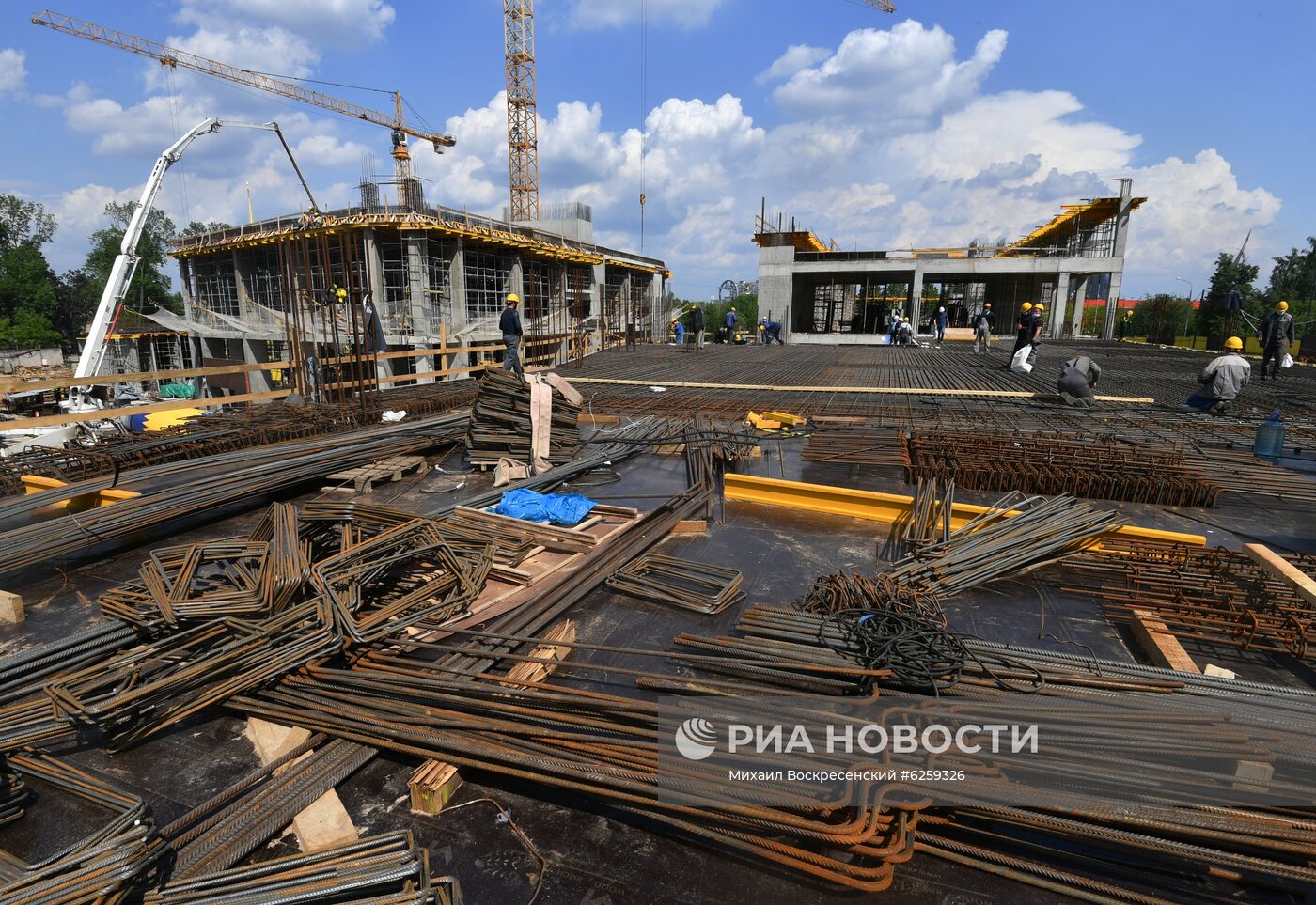 Строительство колеса обозрения "Солнце Москвы" 