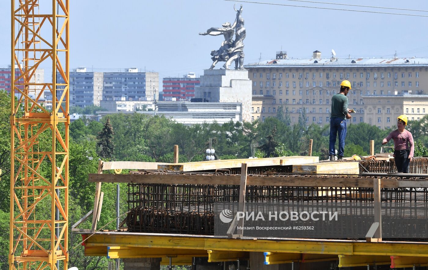 Строительство колеса обозрения "Солнце Москвы" 