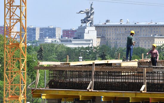 Строительство колеса обозрения "Солнце Москвы" 