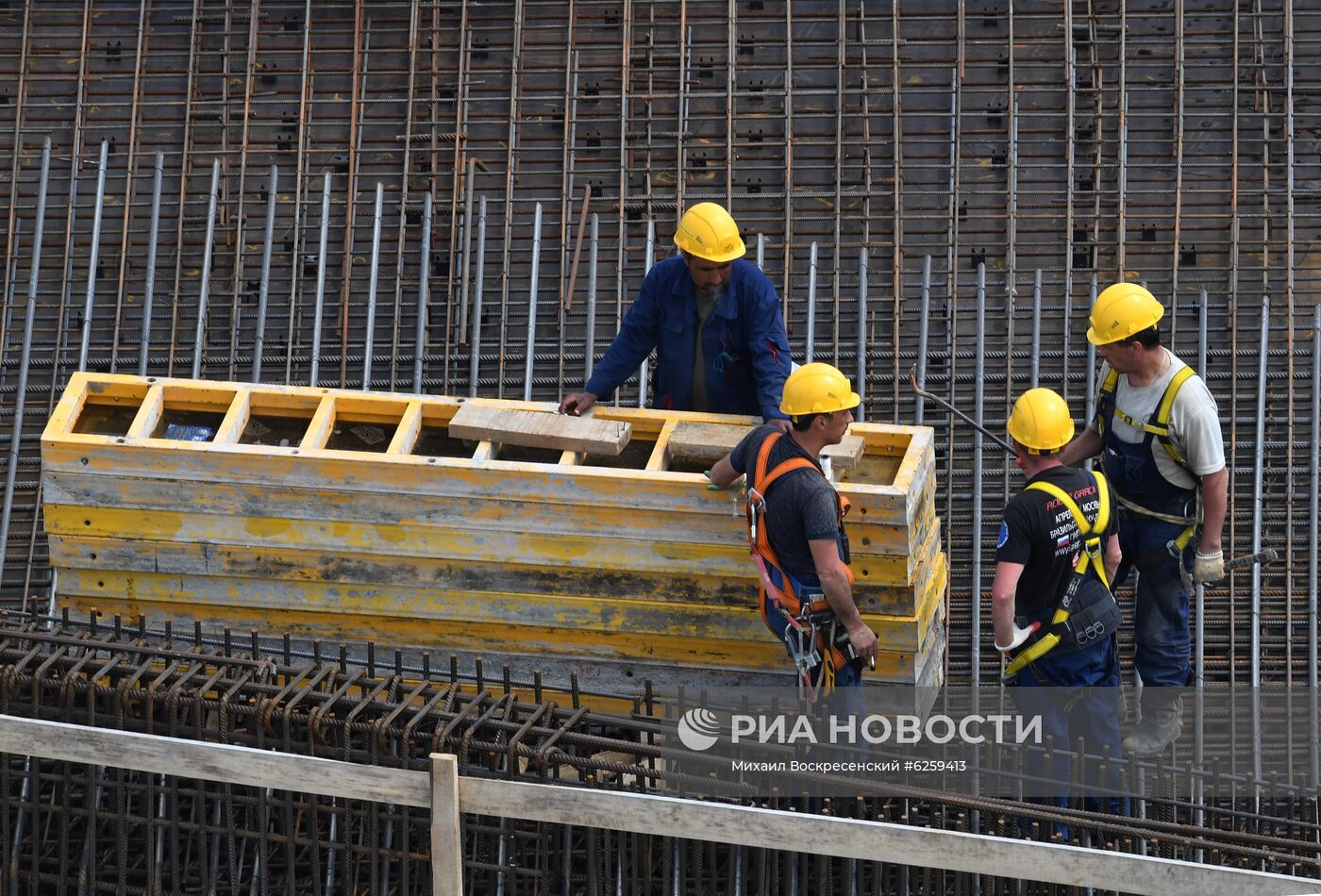 Строительство колеса обозрения "Солнце Москвы" 