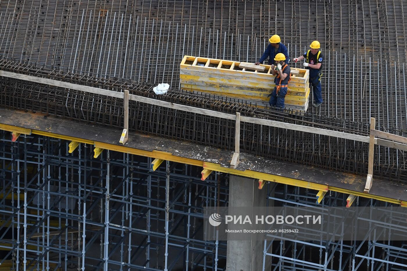 Строительство колеса обозрения "Солнце Москвы"