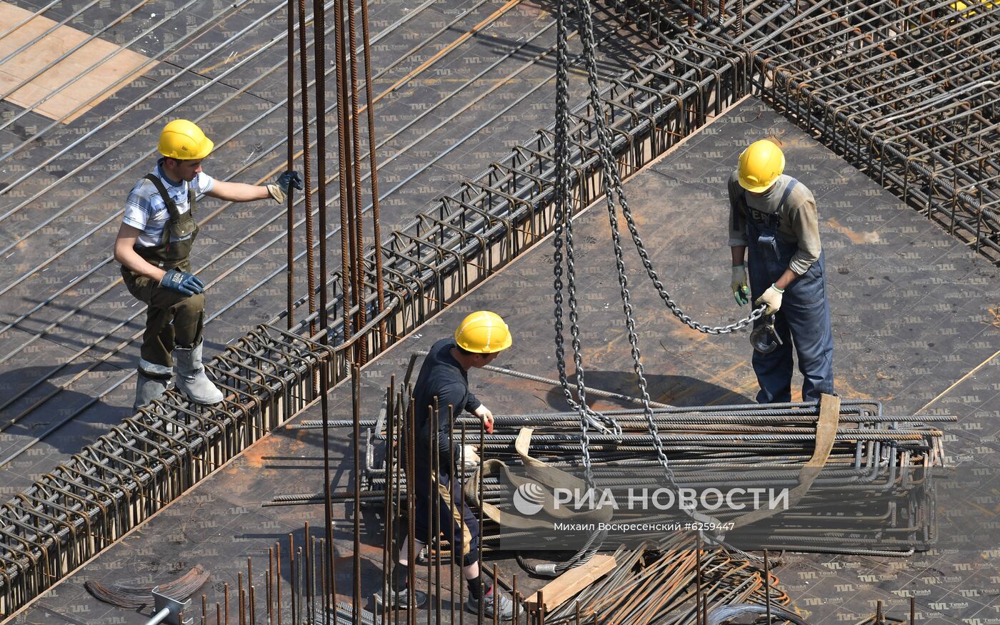 Строительство колеса обозрения "Солнце Москвы" 