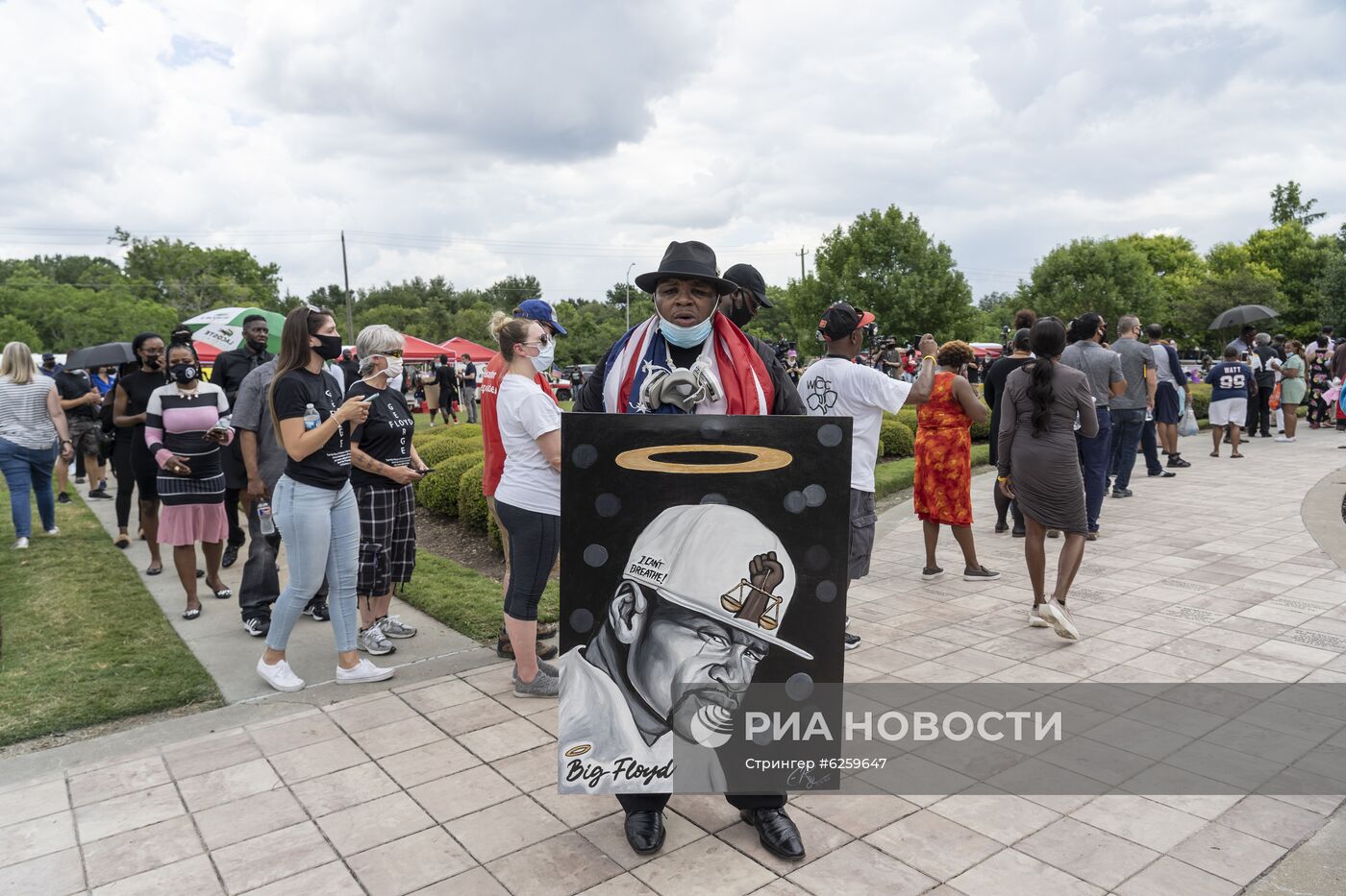 Похороны погибшего при задержании афроамериканца Дж. Флойда в США