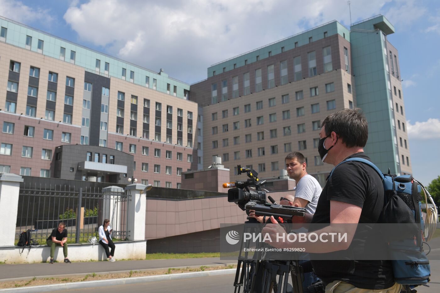 Актёр М. Ефремов доставлен на допрос в полицию