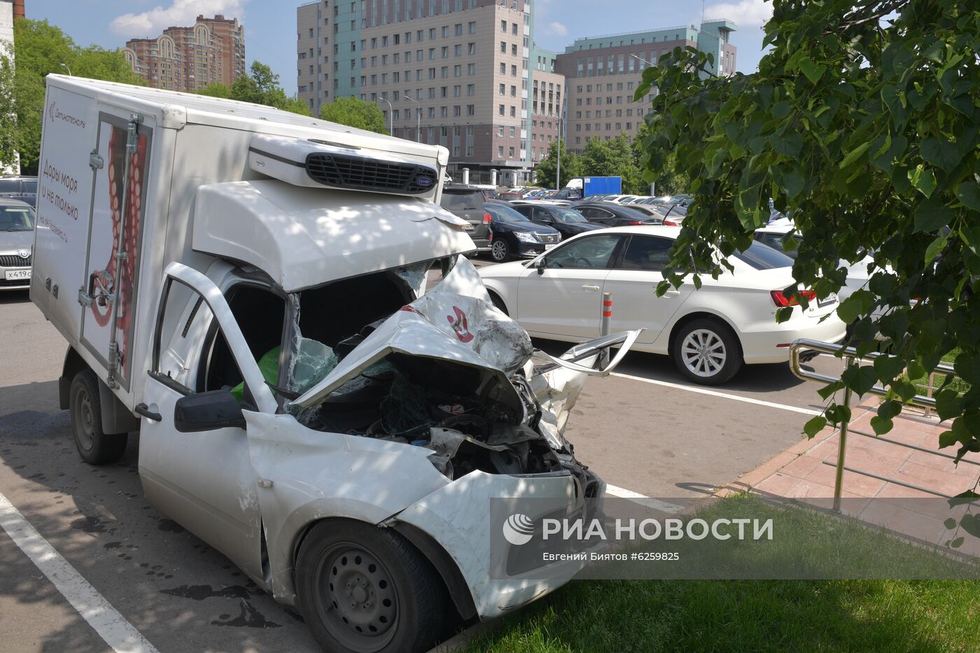 Актёр М. Ефремов доставлен на допрос в полицию