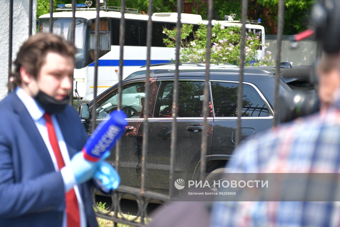 Актёр М. Ефремов доставлен на допрос в полицию