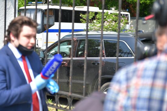 Актёр М. Ефремов доставлен на допрос в полицию