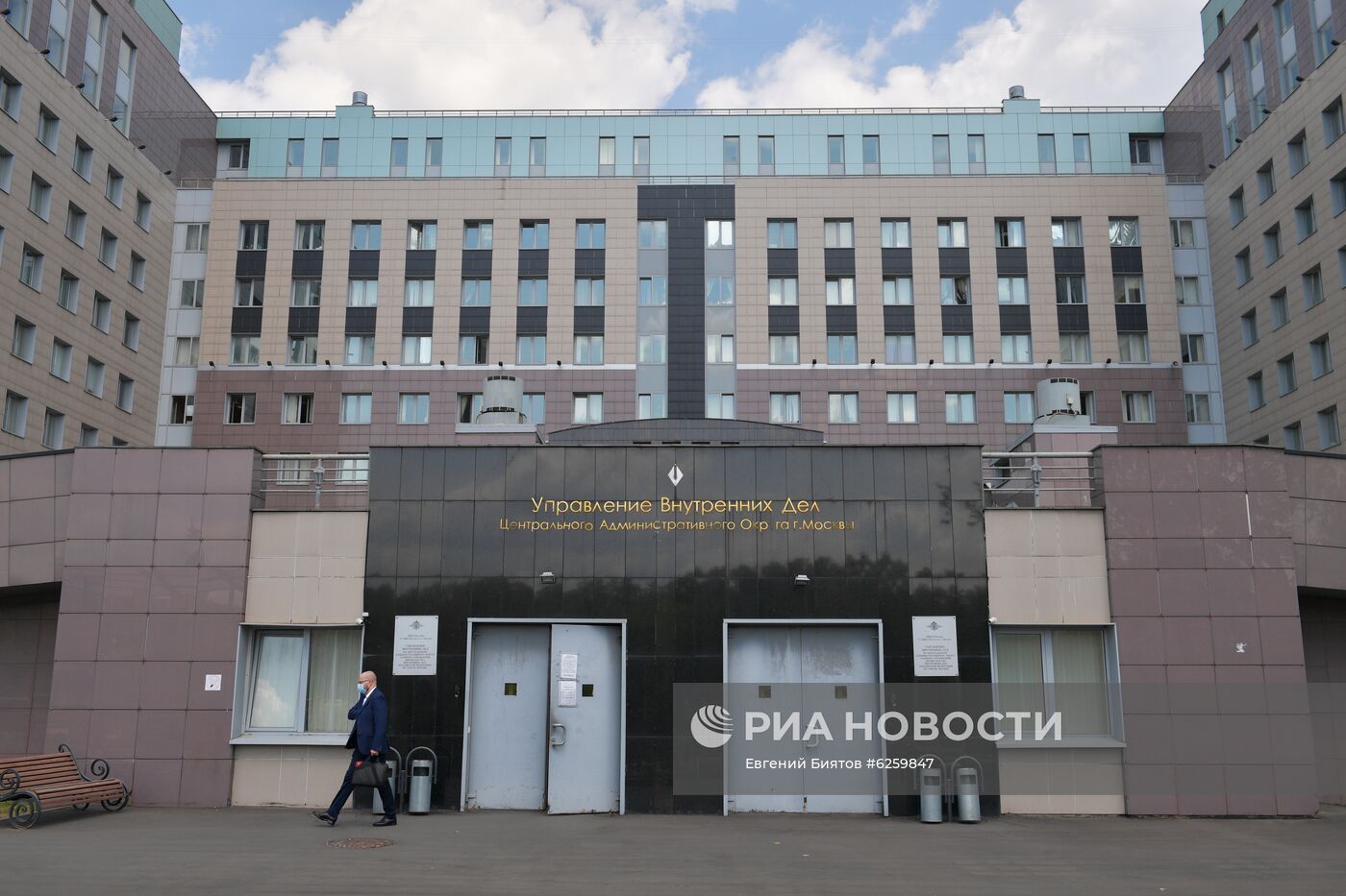 Актёр М. Ефремов доставлен на допрос в полицию