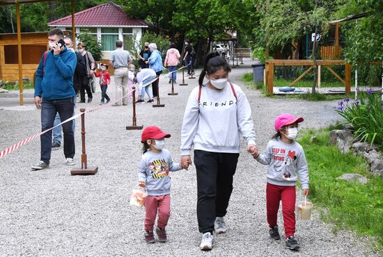 Зоопарк "Садгород" во Владивостоке открылся для посетителей 