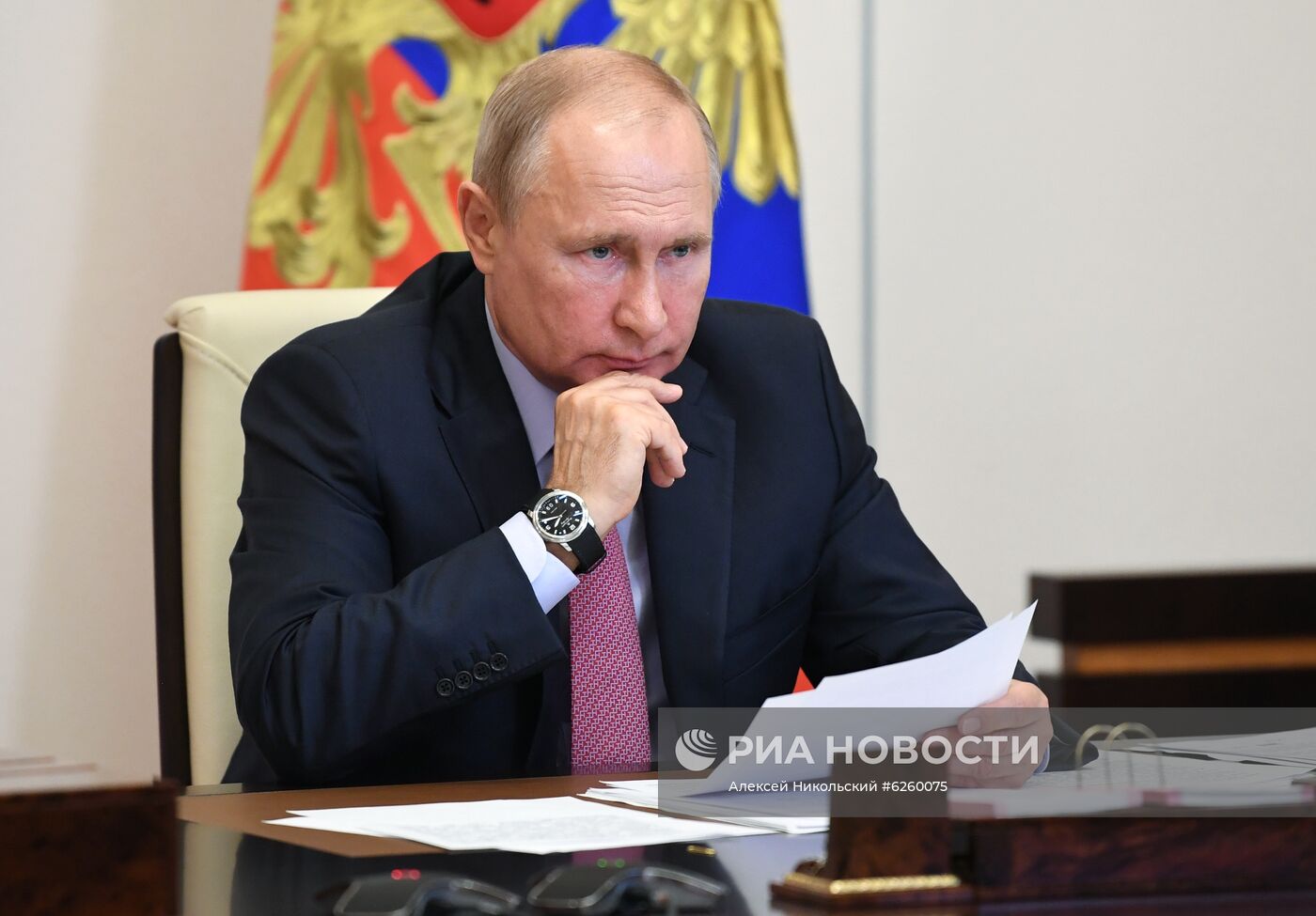Президент РФ В. Путин провел встречу с главой Сбербанка РФ Г. Грефом