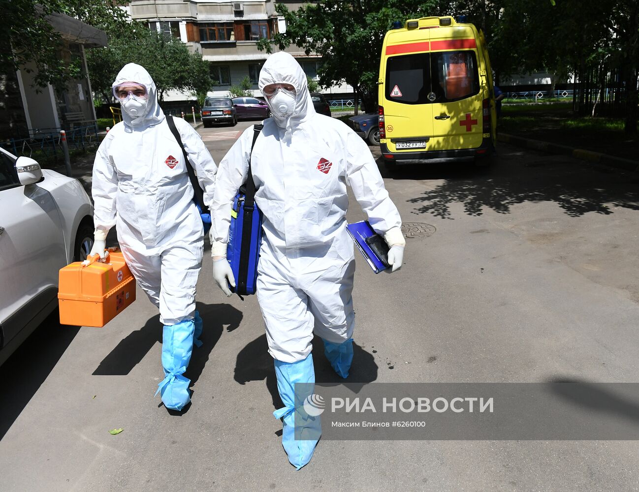 Работа бригады скорой помощи в Москве