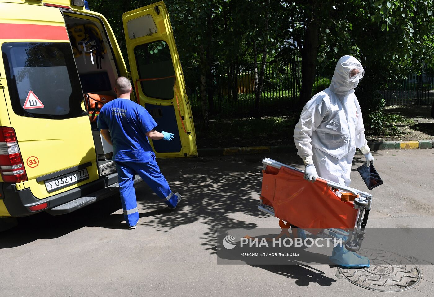 Работа бригады скорой помощи в Москве 