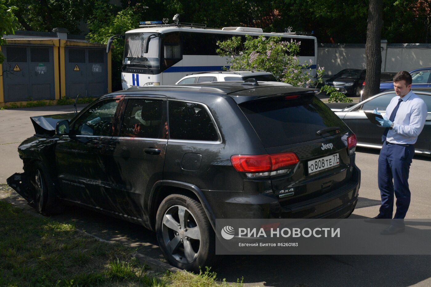 Актёр М. Ефремов доставлен на допрос в полицию