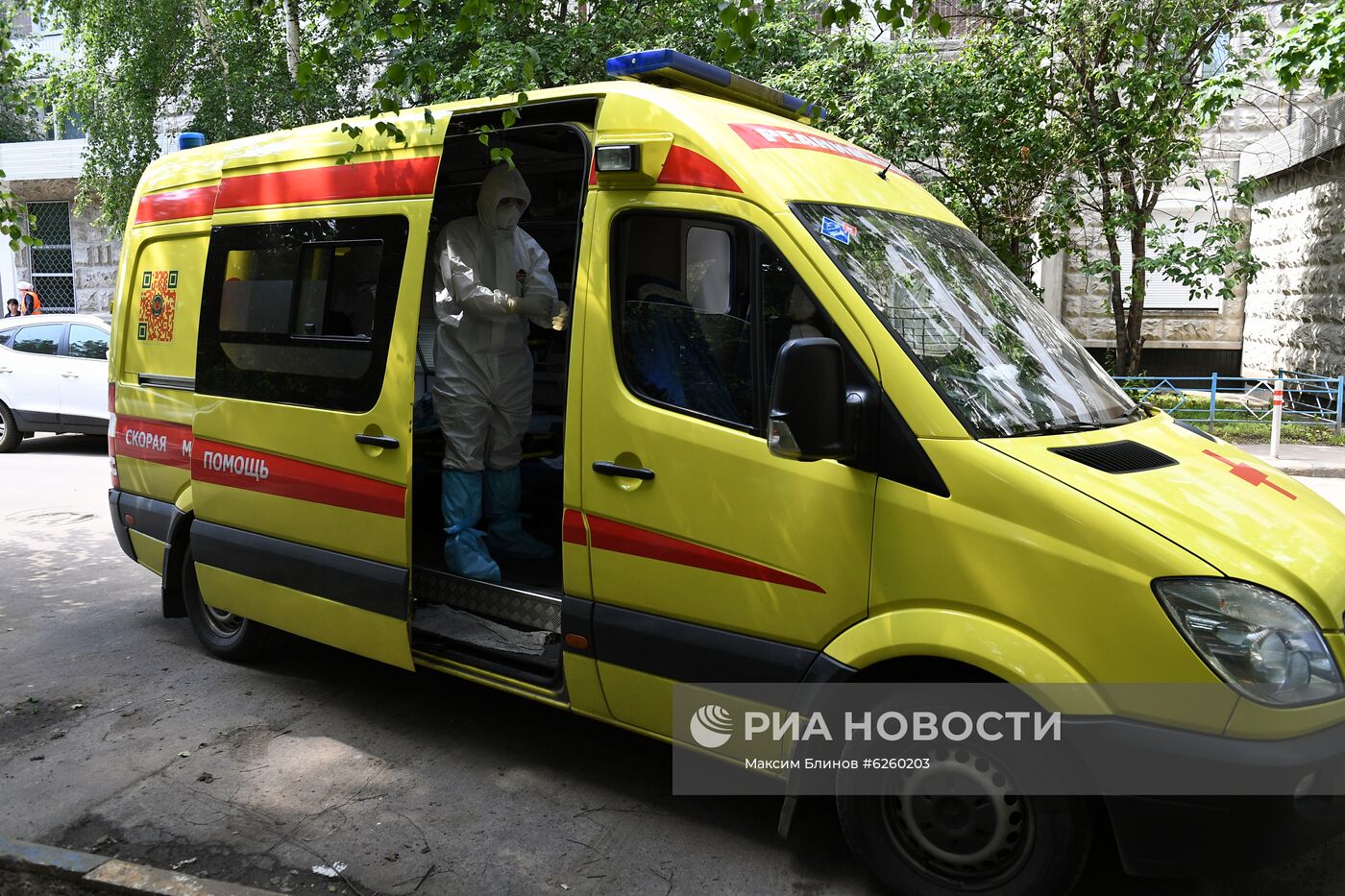 Работа бригады скорой помощи в Москве 