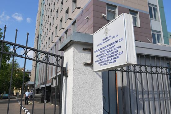 Актёр М. Ефремов доставлен на допрос в полицию