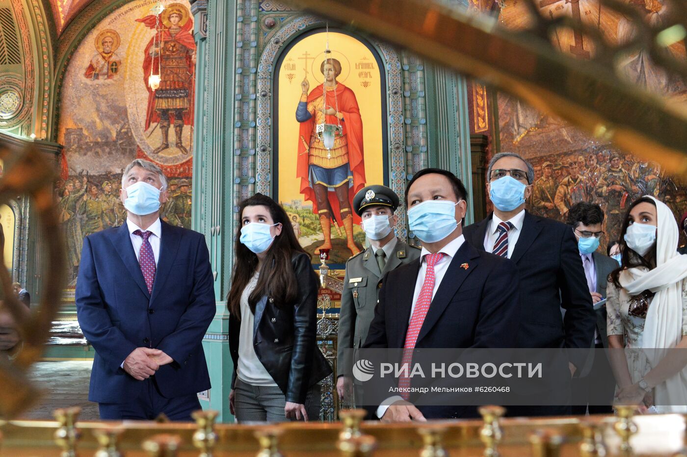 Послы иностранных государств посетили Главный храм ВС РФ