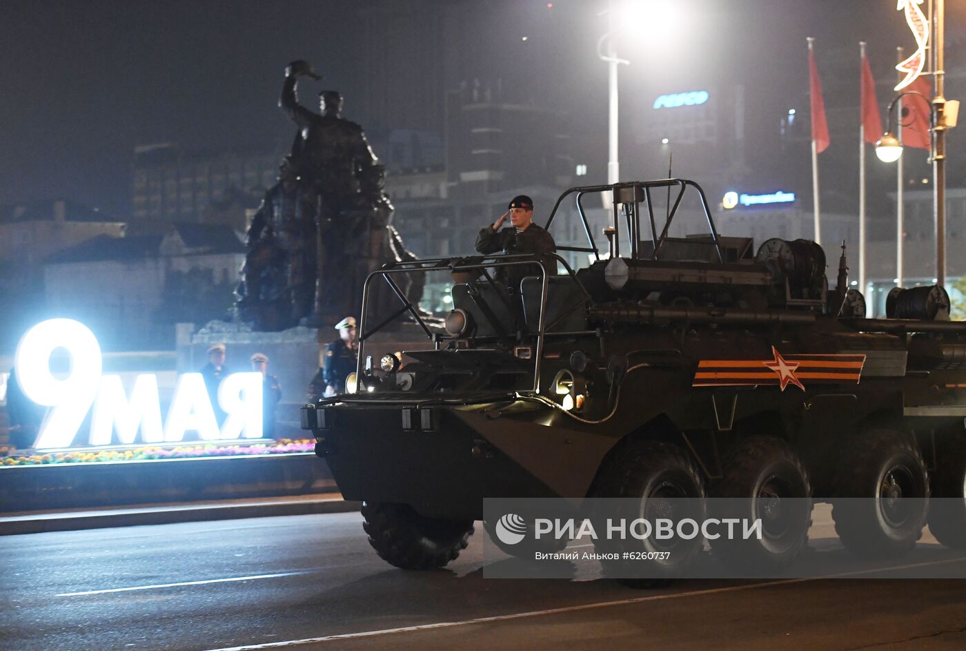 Репетиция военной техники к параду Победы во Владивостоке