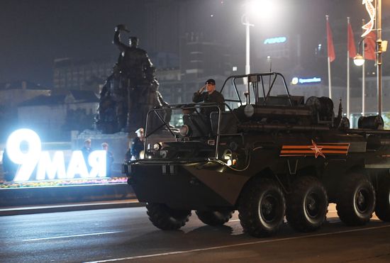 Репетиция военной техники к параду Победы во Владивостоке