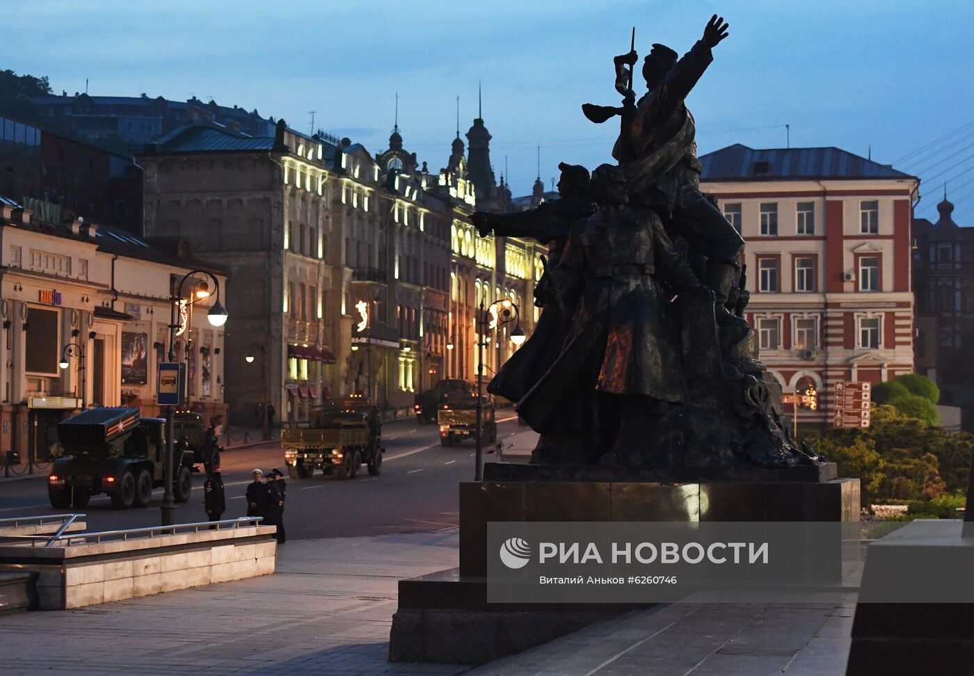Репетиция военной техники к параду Победы во Владивостоке