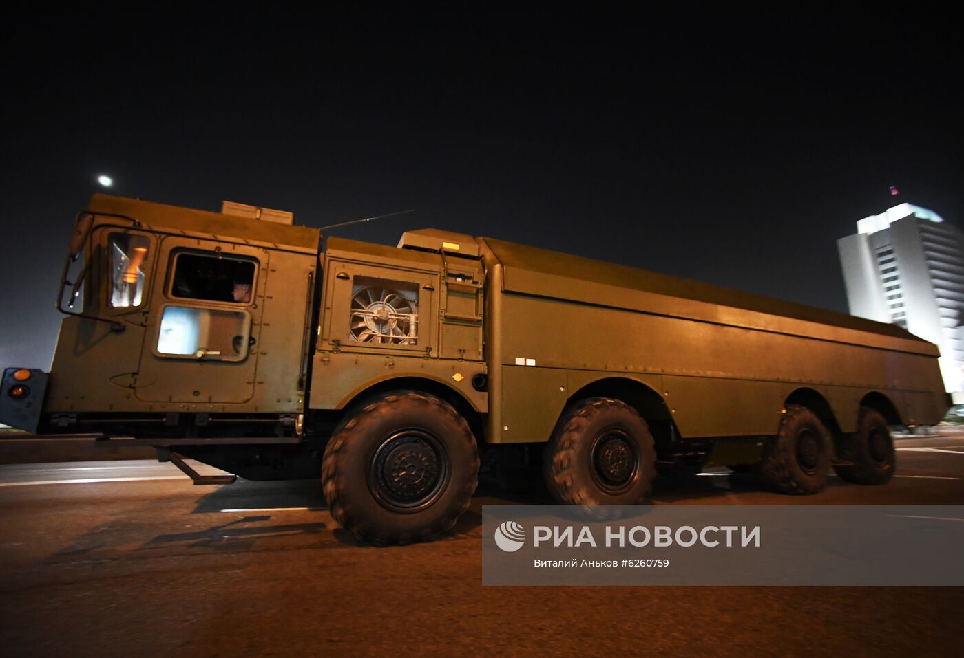 Репетиция военной техники к параду Победы во Владивостоке