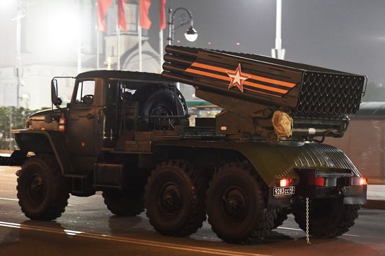 Репетиция военной техники к параду Победы во Владивостоке