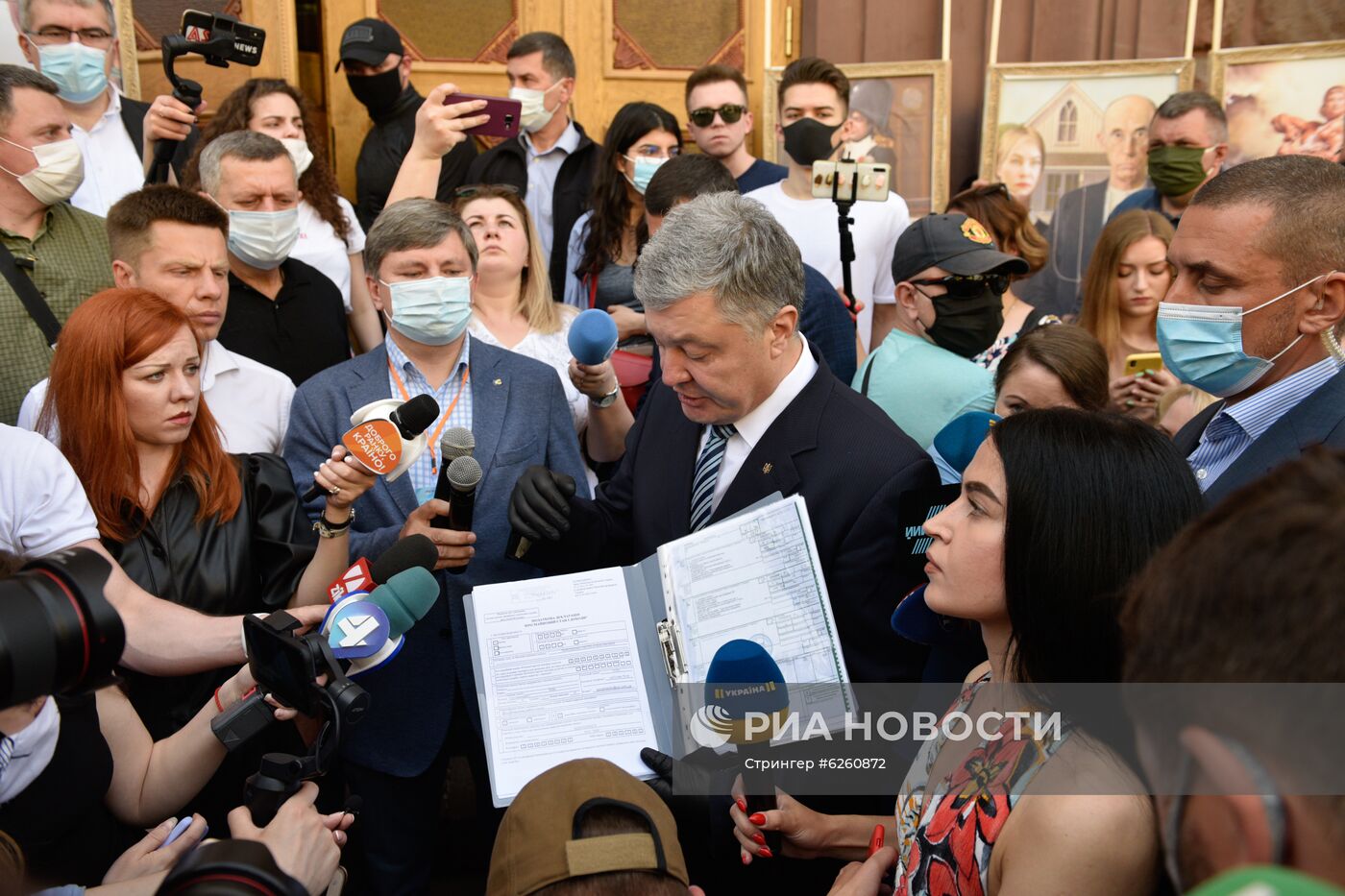 Экс-президент Украины П. Порошенко вызван на допрос