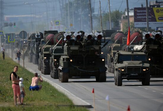 Тренировка военной техники к параду Победы в Екатеринбурге